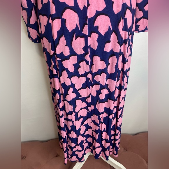 DIANE VON FURSTENBERG
Joanna Crepe Midi Dress In Leaf Shadow - Picture 8 of 10